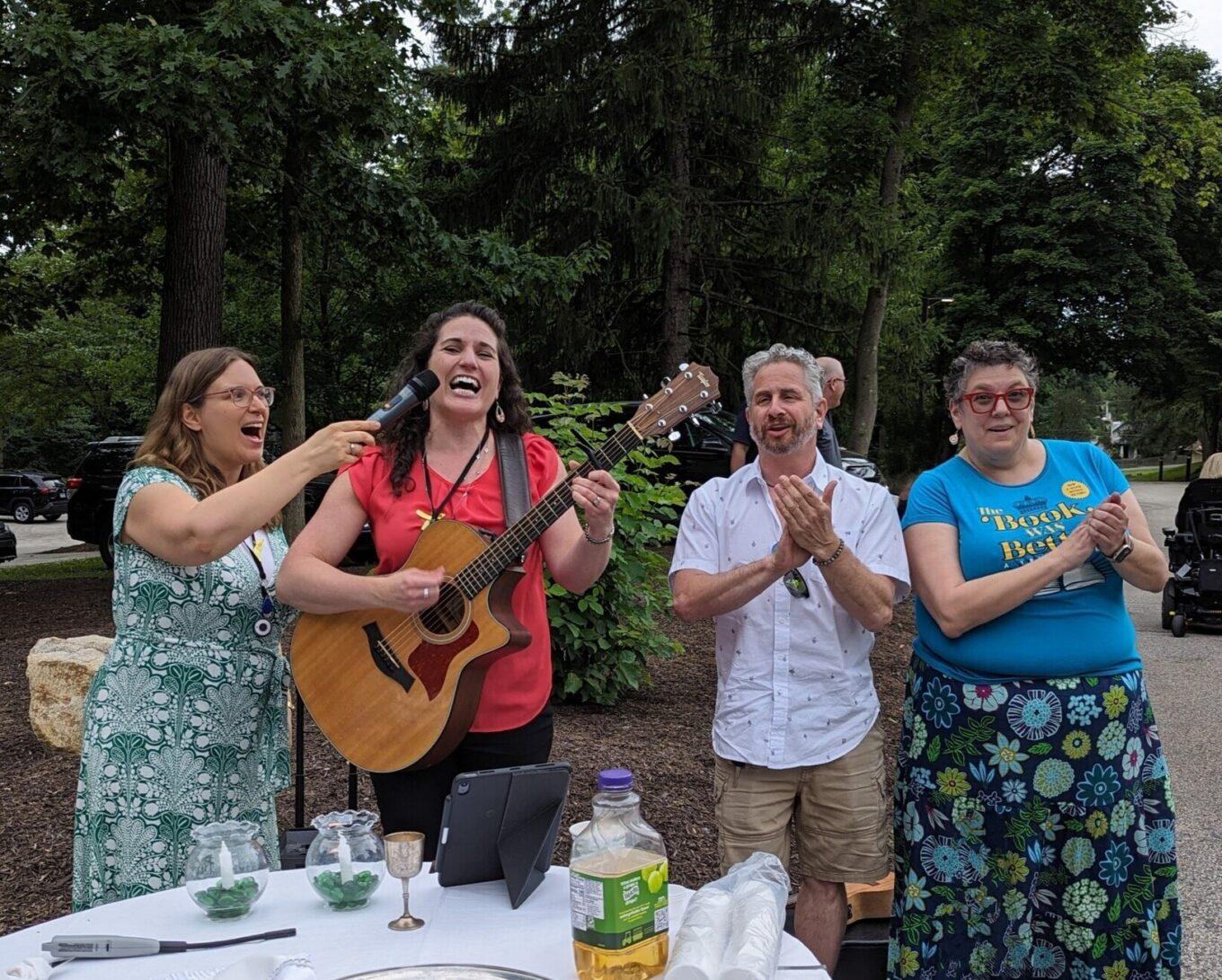 4914237849326830_160988891_BethDavidoutdoorevent