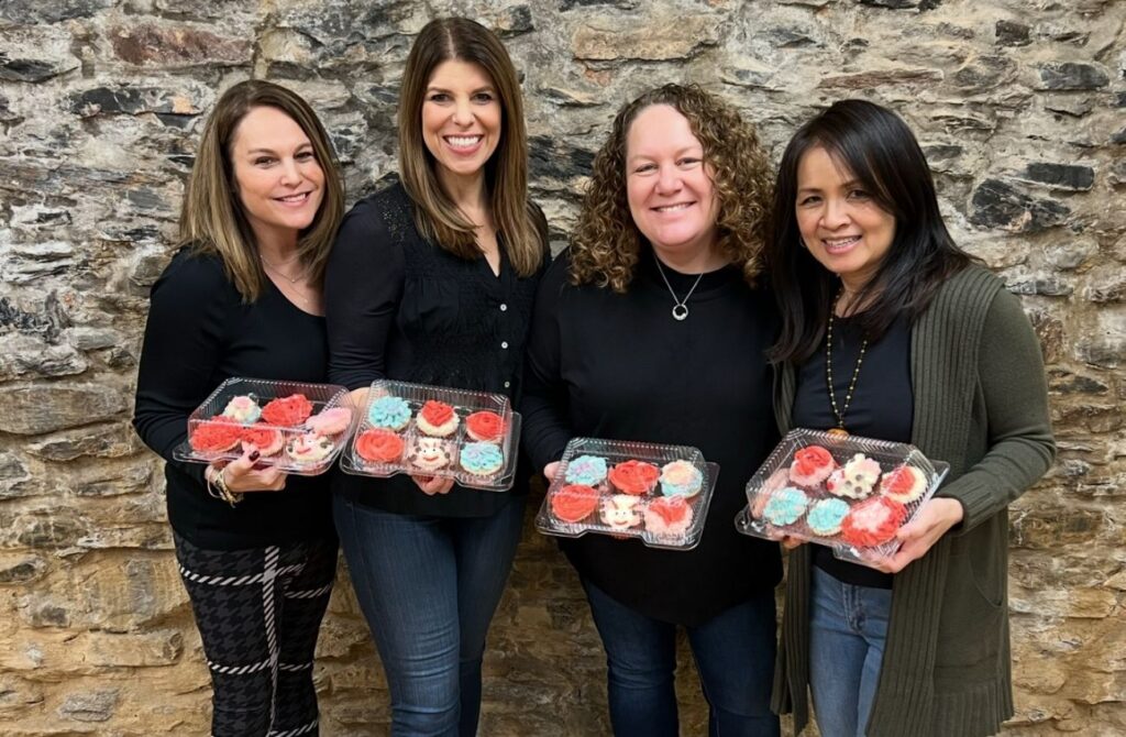 Valentine's Day cupcakes at workshop enjoyed by Main Line women.