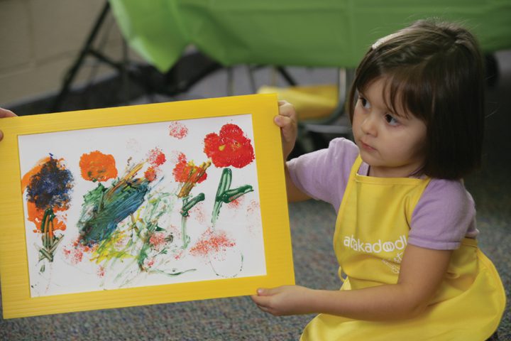 4914237849326830_160988892_Abrakadoodle_Mini_Doodler__Girl_with_artwork_internet1