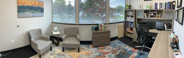 4914237849326830_161105775_Officepicture