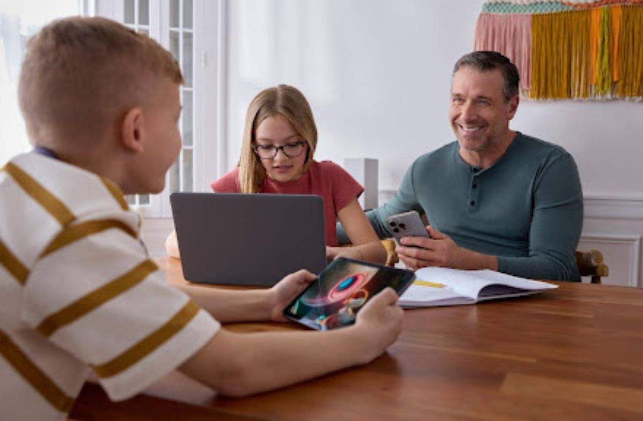 A father and two kids use Xfinity to connect their devices.