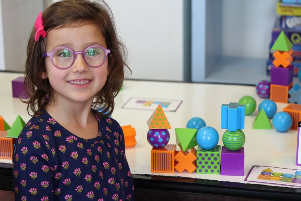 4914237849326830_161105775_Kidsworkingwithblocks2