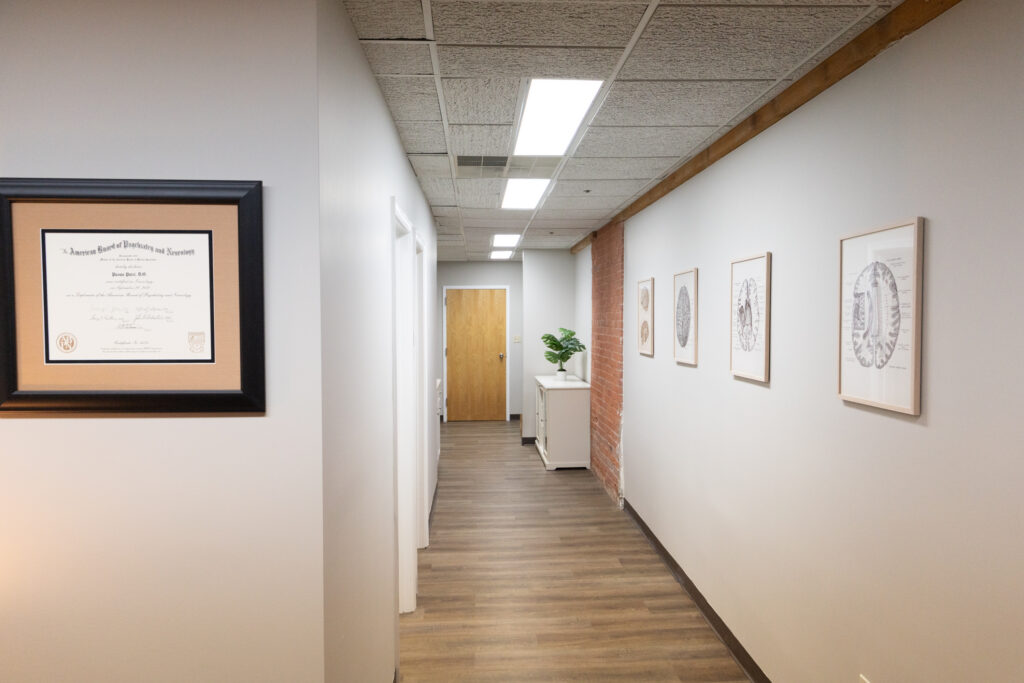 4914237849326830_161105775_Copyof7SEN2936_3k150