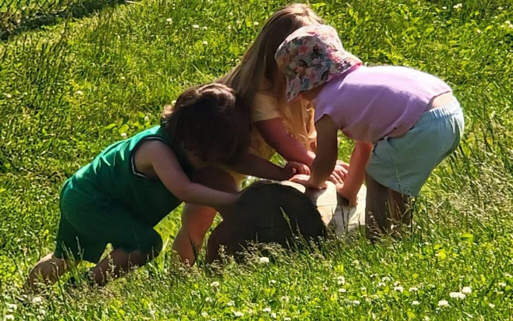 Temple Sholom Kids Pushing Log